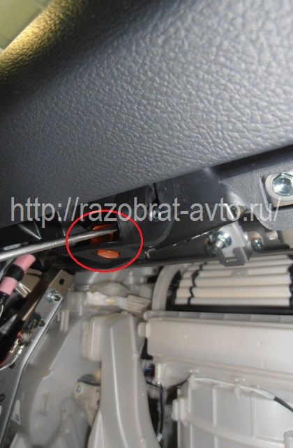 Eltávolítása a panel a Toyota Camry