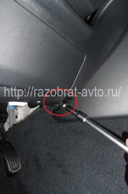 Cum să eliminați panoul de pe Toyota Camry