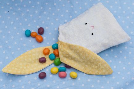 Hogyan kell varrni egy zacskó húsvéti nyuszi (hobby) Hogyan kell varrni egy táskát húsvéti nyuszi formájában