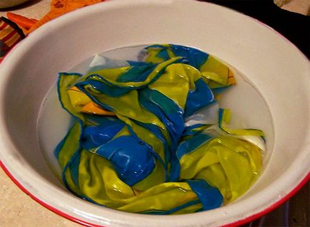Cum se spală o eșarfă de mătase