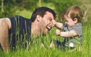Cum să-i convinge pe un bărbat să devină tată