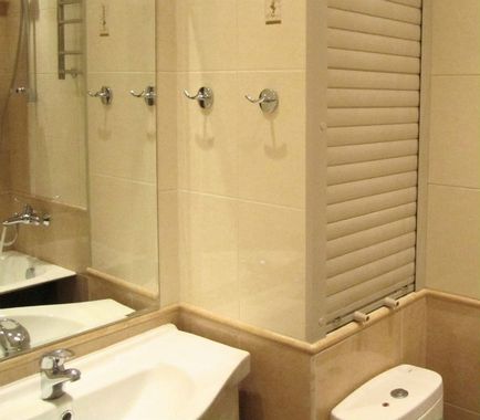 Cum să instalați jaluzele în toaletă pentru a ascunde canalele de canalizare, exemple de fotografii