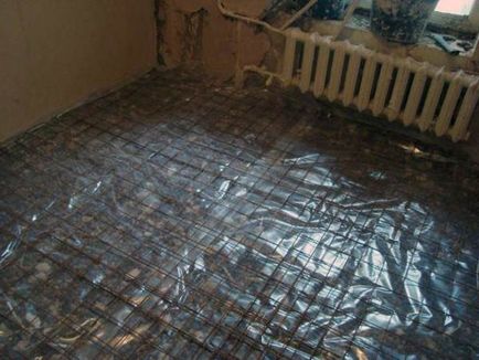 Ca și în apartament face podeaua care este mai bine, caracteristicile de a stabili o podea paralelă, fotografii, video
