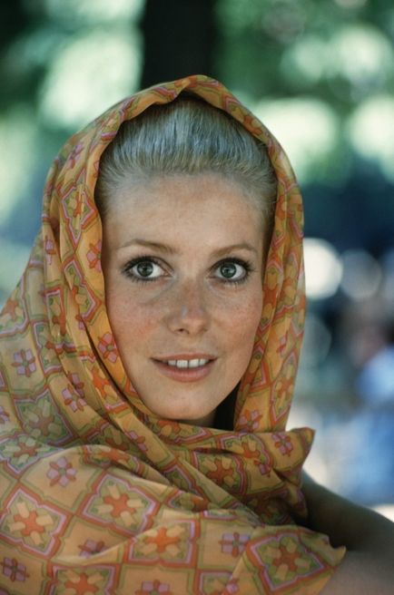 Catherine Deneuve tesz egy nő elegáns Photo