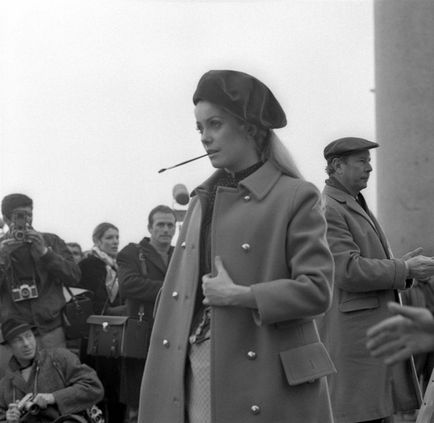 Catherine Deneuve tesz egy nő elegáns Photo