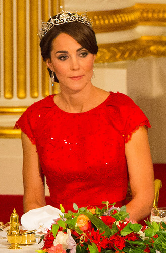 Kate Middleton strălucea într-un banchet într-o rochie strălucitoare și o diademă a reginei-mamă