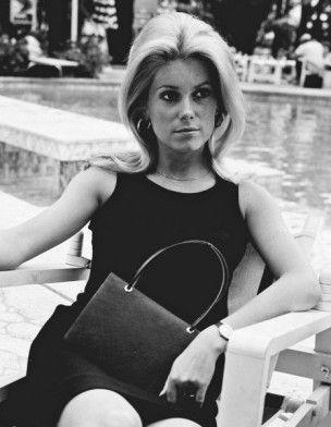 Mozi és a divat, hogyan kell ruhát a stílus Catherine Deneuve, hírek a világ divatipar és az orosz