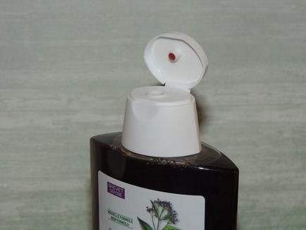 Klorane зміцнює шампунь з екстрактом хініну і вітамінами в