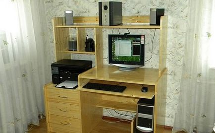 O masă de calculator cu mâinile proprii - o tablă de mobilă