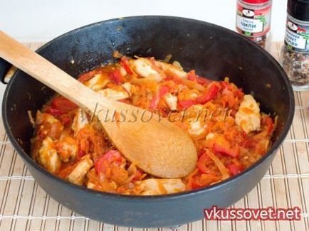 Куряча грудка тушкована з овочами, рецепт з фото покроковий