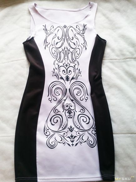 Легке чорно-біле плаття на літо з принтом