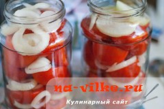 Мариновані помідори з цибулею на зиму - рецепт з фото