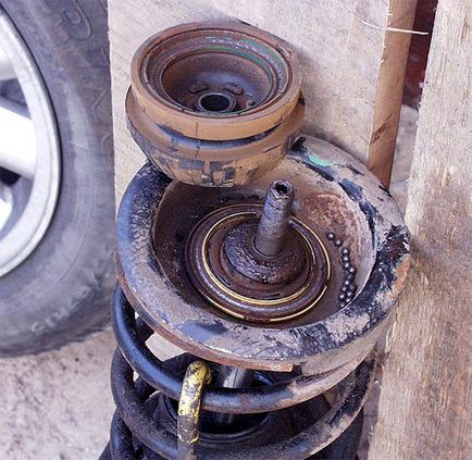 Változás az első lengéscsillapítók Opel omega (fotoinstruktsiya), kézi autós (elöl) Változás az első lengéscsillapítók Opel omega (fotoinstruktsiya), az autós ellátásokat