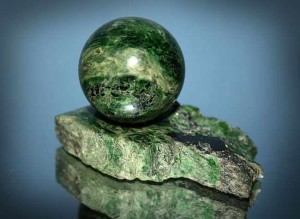 Proprietățile magice actinolite minerale ale pietrelor, aplicarea lor, decorarea