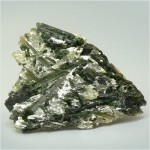 Proprietățile magice actinolite minerale ale pietrelor, aplicarea lor, decorarea