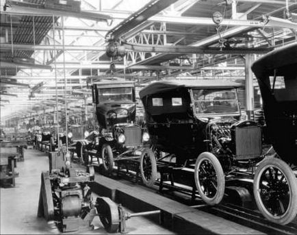 Începutul producției de autovehicule de la transportor