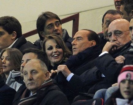 Berlusconi mireasa - 50 de nuante de galben - stiri, glume, hrean