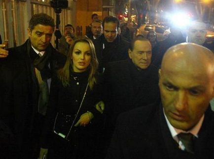 Berlusconi mireasa - 50 de nuante de galben - stiri, glume, hrean