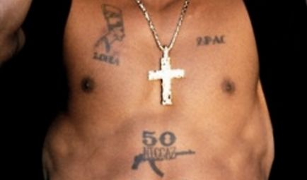 Numai Dumnezeu ma poate judeca »sensul ascuns al tatuajelor tupac