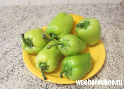 Peppers пълнени с месо и ориз, печени на фурна