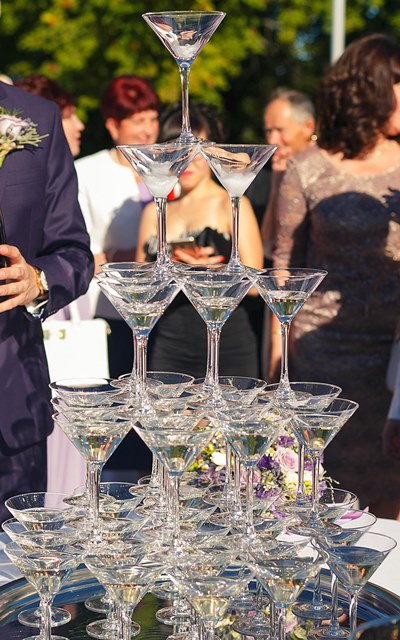 Piramida de șampanie (Solnechnogorsk, pene, verde, lobnya), ziua nunții mele