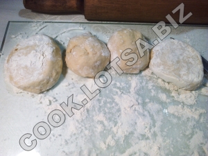 Пиріжки з ковбасою - смачний домашній покроковий рецепт з фото