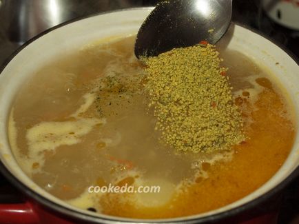 Supă de supă cu vermicelli pe apă