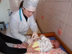 Hepatitis B elleni védőoltást alatti gyermekeknél 1 hónapos oltási séma csecsemők