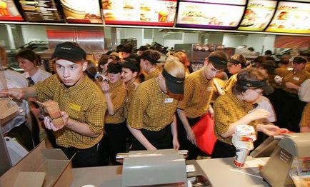 Este permisă munca în McDonald's de la vârsta de 16 ani