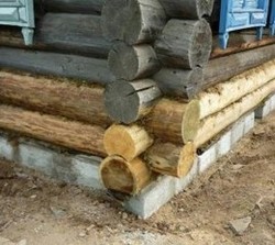Ремонт дерев'яних будинків і бань ціна в Уфі, заміна гнилих нижніх вінців старого дерев'яного будинку