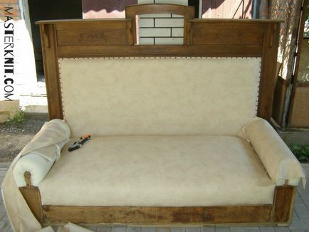 Restaurarea unei canapele vechi de către propriile mâini