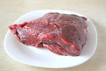 Reteta de carne de vită din carne de vită în sos, ca și în grădiniță