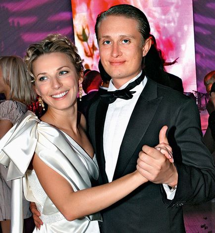 Cele mai puternice divorțuri din 2016 sunt Xenia și Dmitriy Yakubovski, Svetlana și Fedor Bondarchuk, tatler,