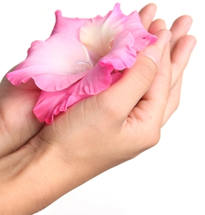 Секрети омолодження шкіри рук в домашніх умовах