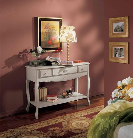 Dormitorul cu un scaun de masă pentru doamne și unghiuri mici, un design de mese în sala de mese și