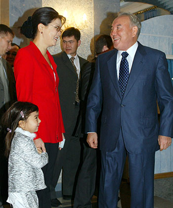 Higgyek változata az öngyilkosság-in-law kazah elnök Kazahsztán, a volt Szovjetunió