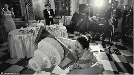 Esküvői fotók, amelyek nem szerepelnek az albumát omladozó sütemények zavarában a menyasszony (17 fénykép