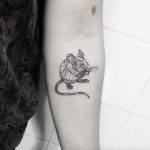 Un tatuaj al mouse-ului unde este mai bine să faci tatuaje, stiluri și schițe ale mouse-ului