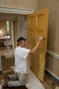Технологія фарбування дерев'яних дверей як вибрати фарбу і як правильно фарбувати