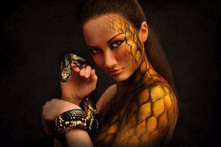 Un animal totemic de șarpe este o caracteristică a unei persoane și lucrează cu un totem