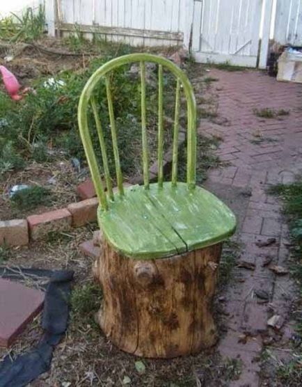 Видалити пень, або зробити дерев'яний стілець для дачі