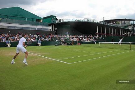 Turnul turneului de tenis Wimbledon, pimmurile și peluzele verzi