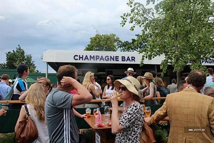 Wimbledon viszont Pimm s és gyep (pázsit) Wimbledon viszont Pimm s és zöld gyep