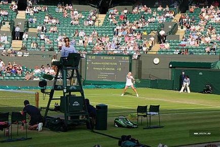 Turnul turneului de tenis Wimbledon, pimmurile și peluzele verzi