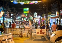 Cluburi stradale Bangla Road - cluburi pe strada nocturna Bangla Road din Phuket, pe plaja patong