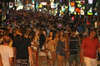 Cluburi stradale Bangla Road - cluburi pe strada nocturna Bangla Road din Phuket, pe plaja patong