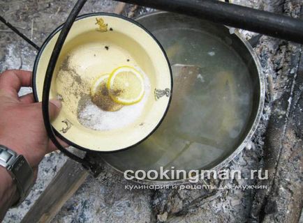 Ureche din grayling (ceapa, morcovi) - gătit pentru bărbați