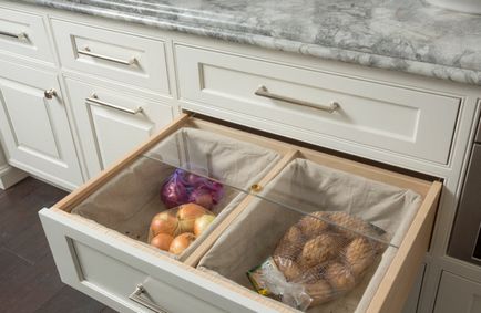 Висувні ящики для овочів в кухонному гарнітурі