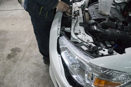 Cseréje és javítása az első lökhárító Mitsubishi ASX (cseréje javítás) Cseréje és javítása az első lökhárító Mitsubishi ASX