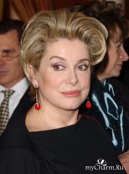 Stílus élő legenda Catherine Deneuve-csoport Divat és stílus